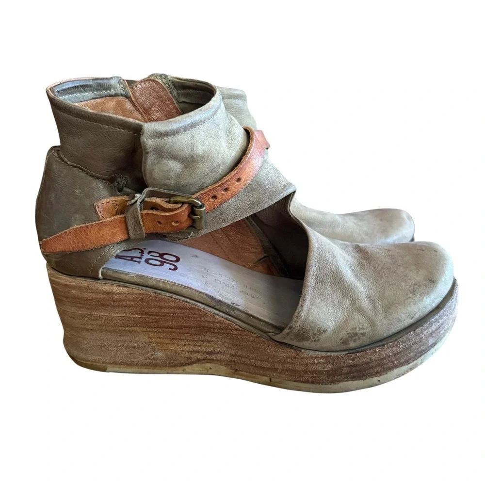 AS 98 Women 40/9.5 Taupe Suede Brown Leather Strap Wedge Platform Shoes Closed